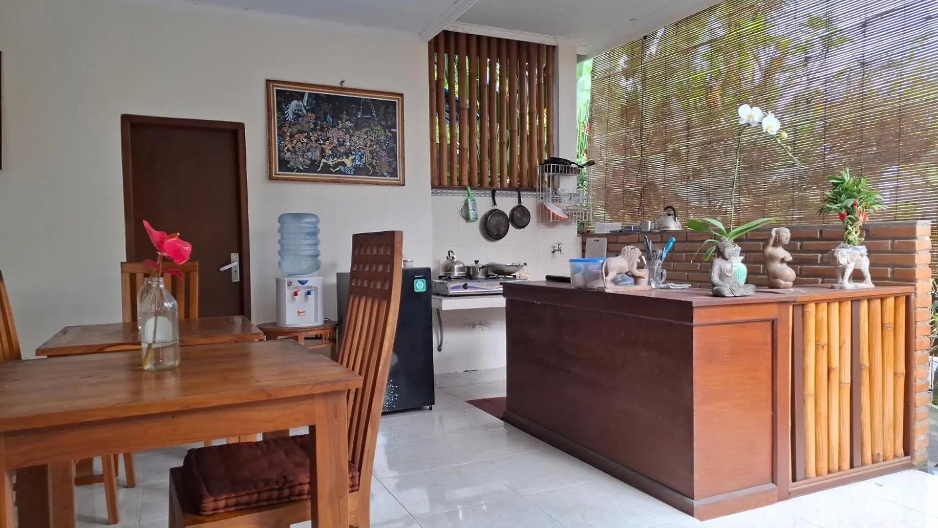 Penzion Evan House Homestay With Kitchens And Private Balconies Ubud