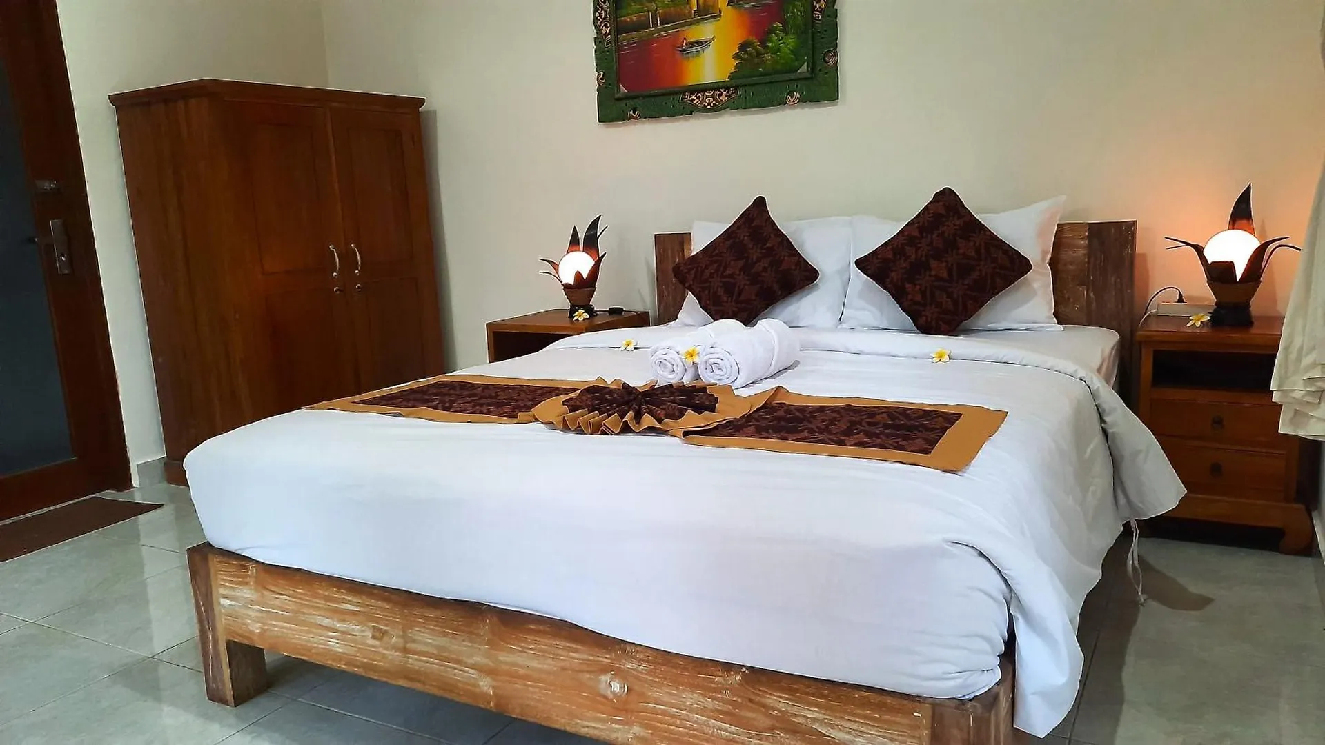 Evan House Homestay With Kitchens And Private Balconies Ubud