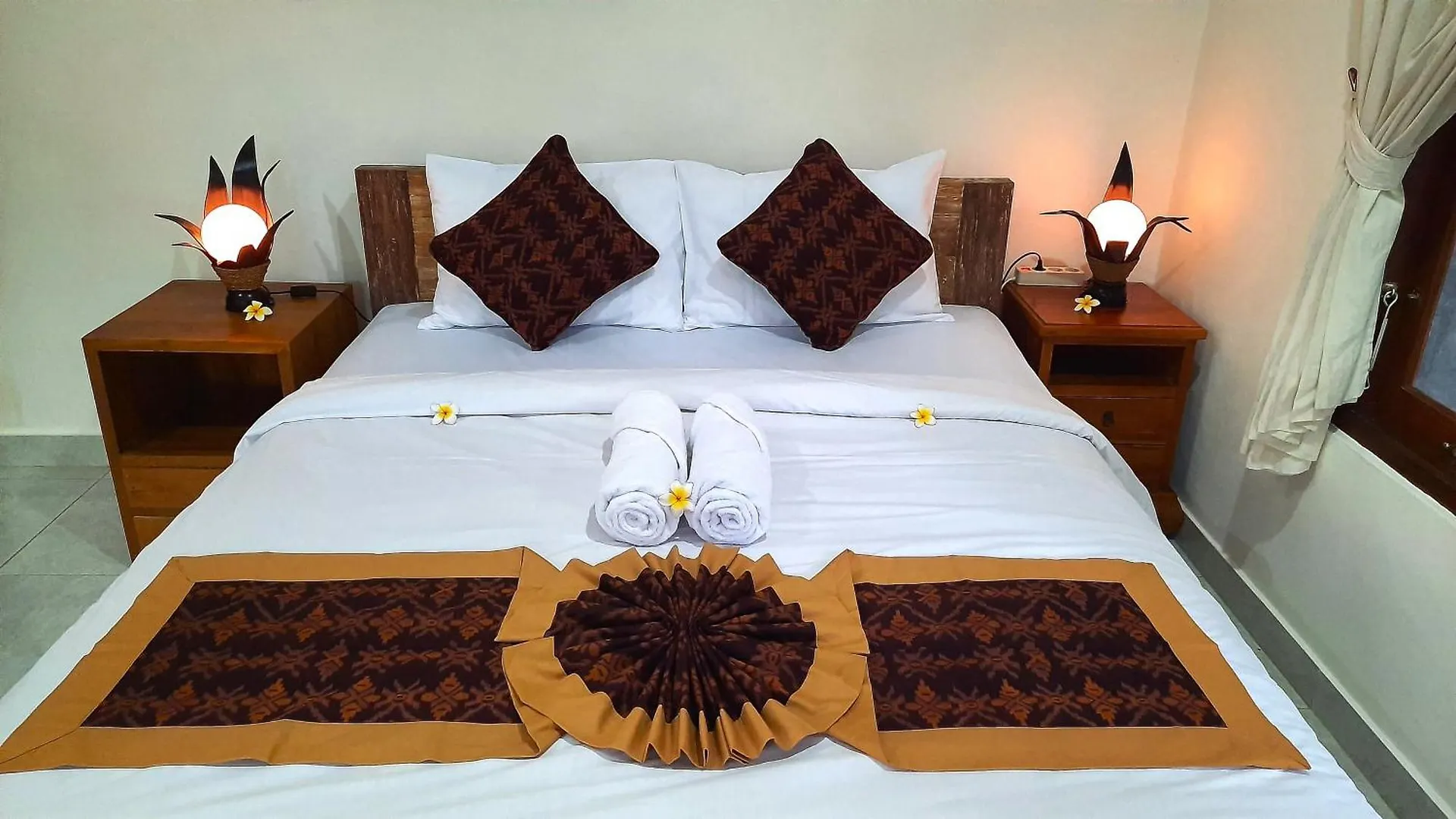 Evan House Homestay With Kitchens And Private Balconies Ubud