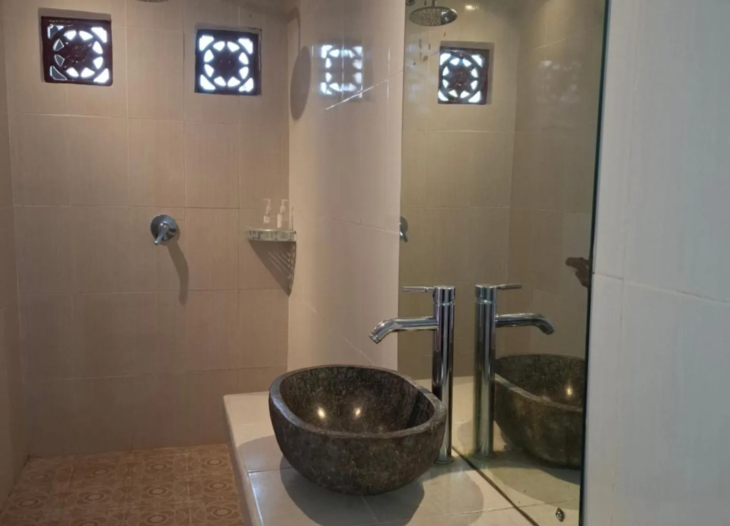 Evan House Homestay With Kitchens And Private Balconies Ubud  Guest house