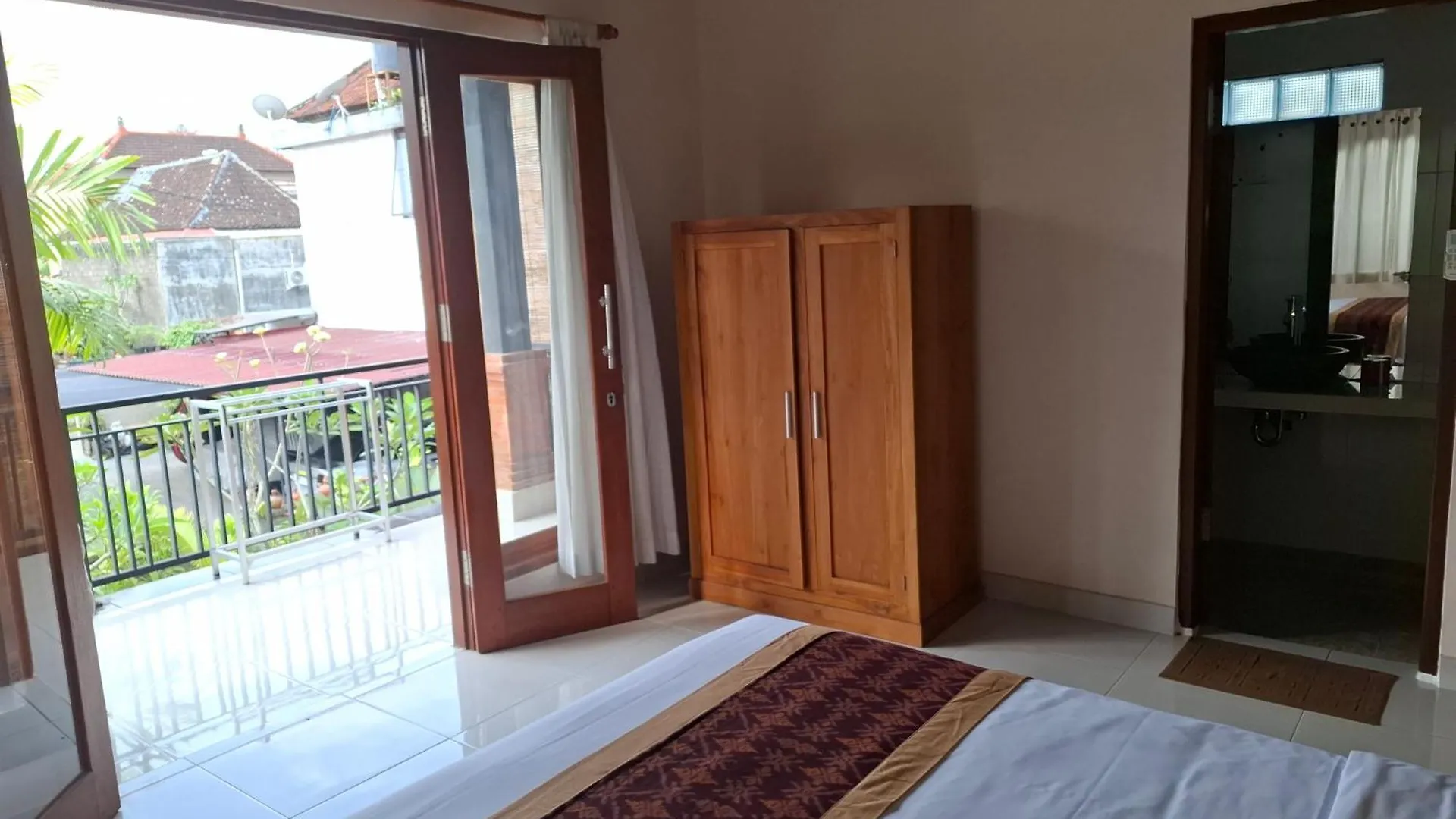 Guest house Evan House Homestay With Kitchens And Private Balconies Ubud
